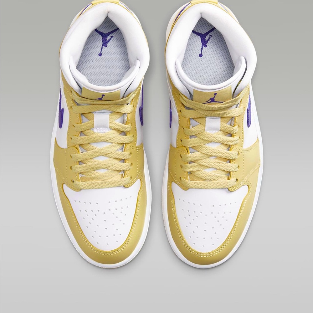 Air Jordan mid 1 women’s size 9.5